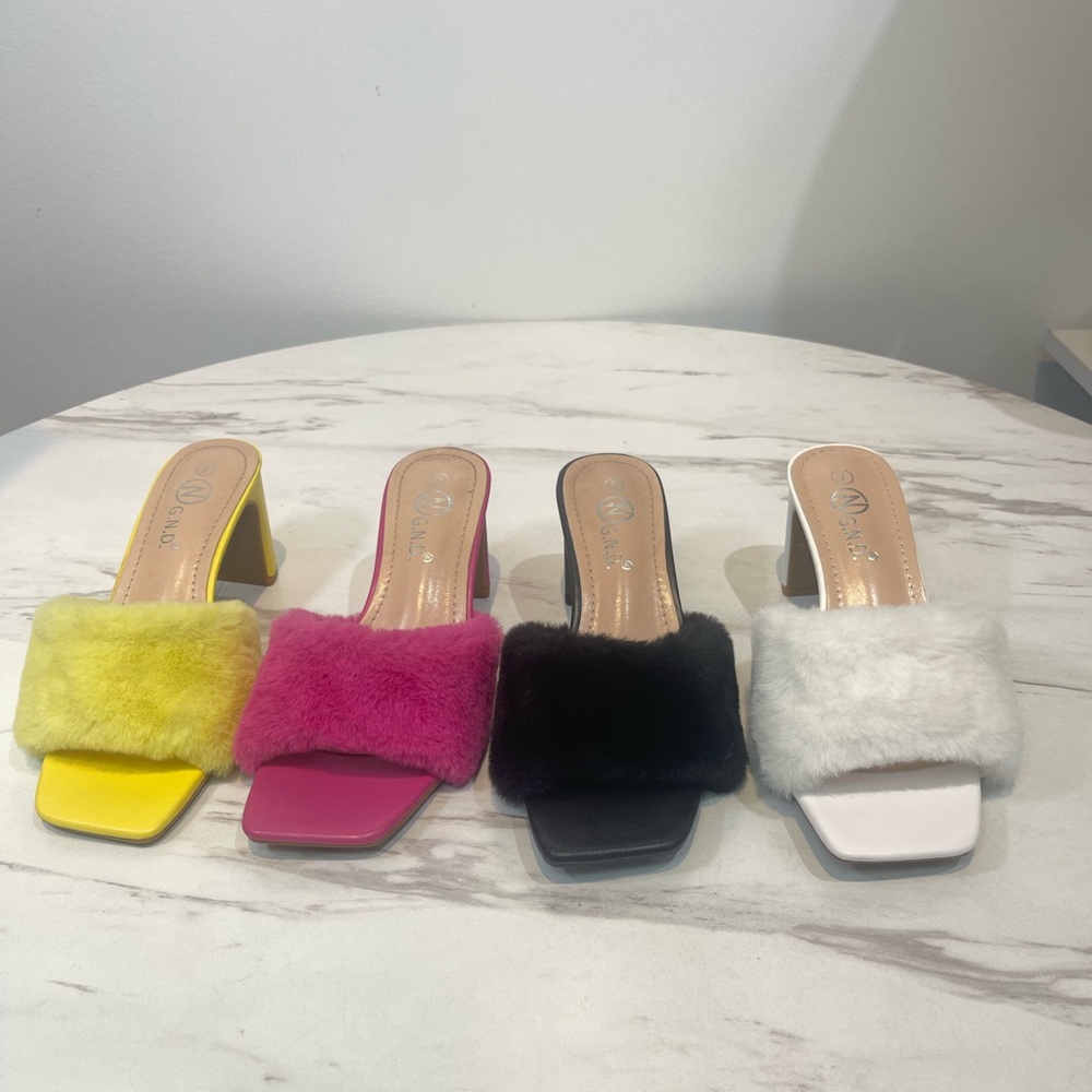White Textured Mules with Block Heel - Picture 4 of 7